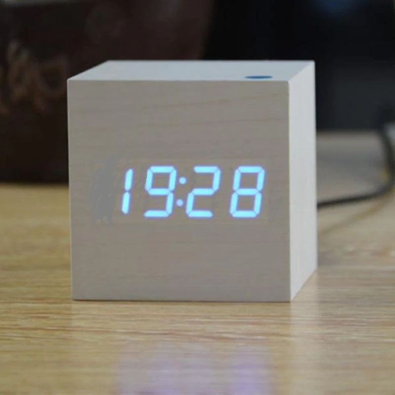 Digital Klocka Kub – Minimalistisk Design Och LED-Display