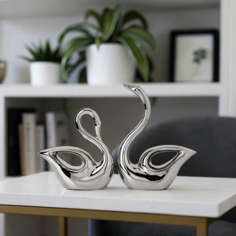 Dekorativ Keramisk Skulptur – Elegans Och Finess