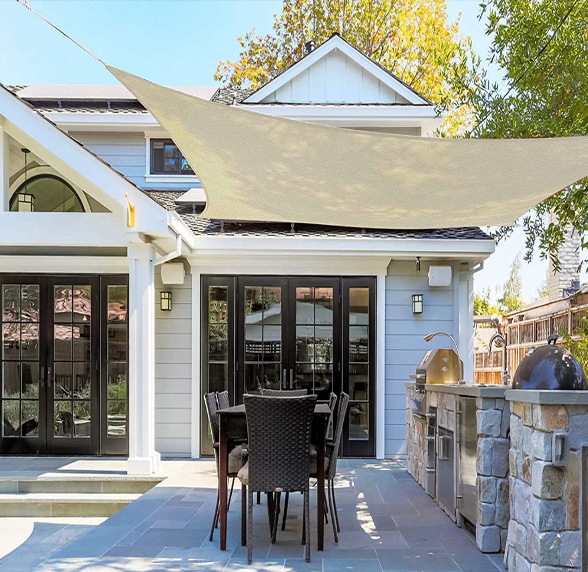 防水日よけ – 庭のための太陽の保護とエレガンス