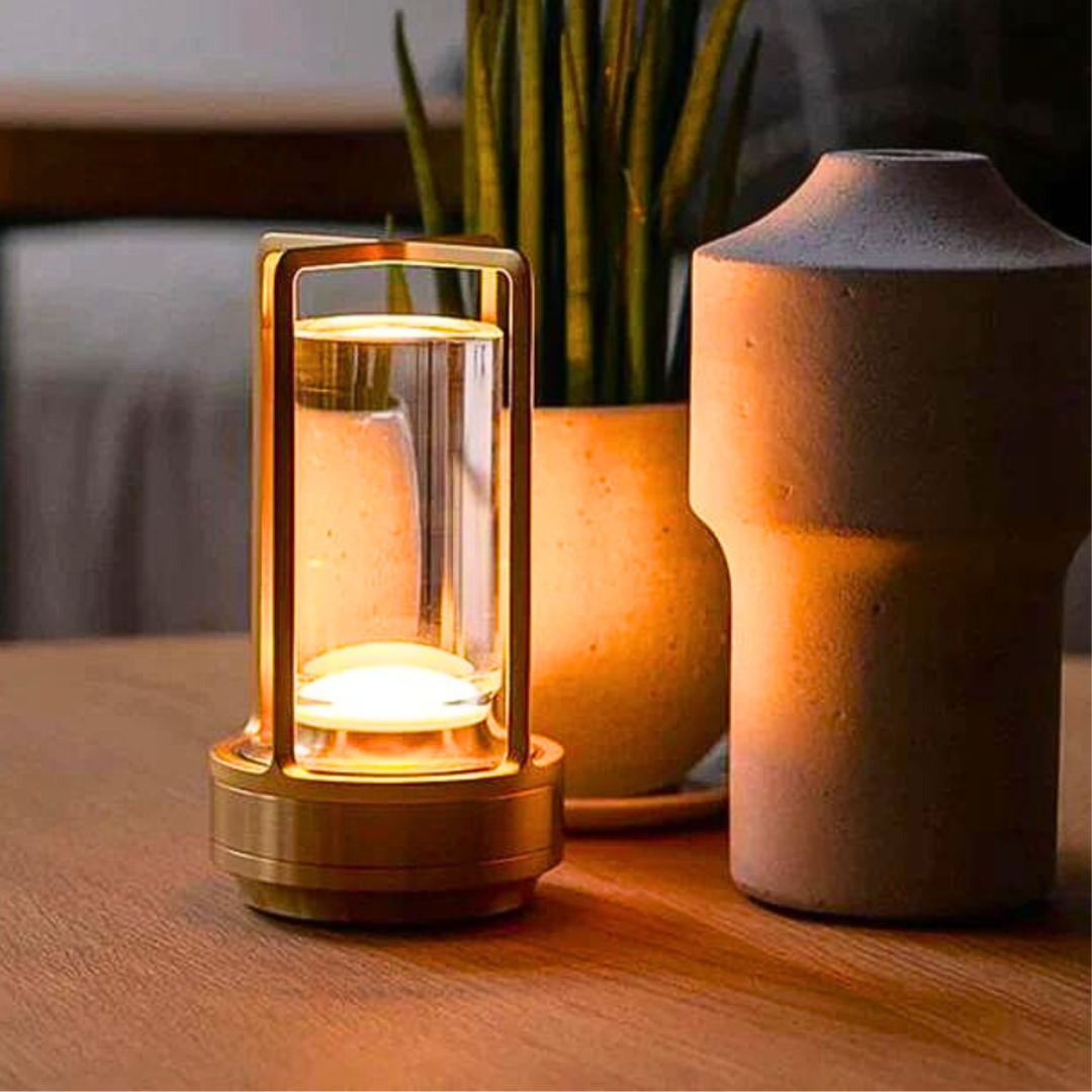 Genopladelig Bordlampe – Blødt Lys Og Tidløst Design 