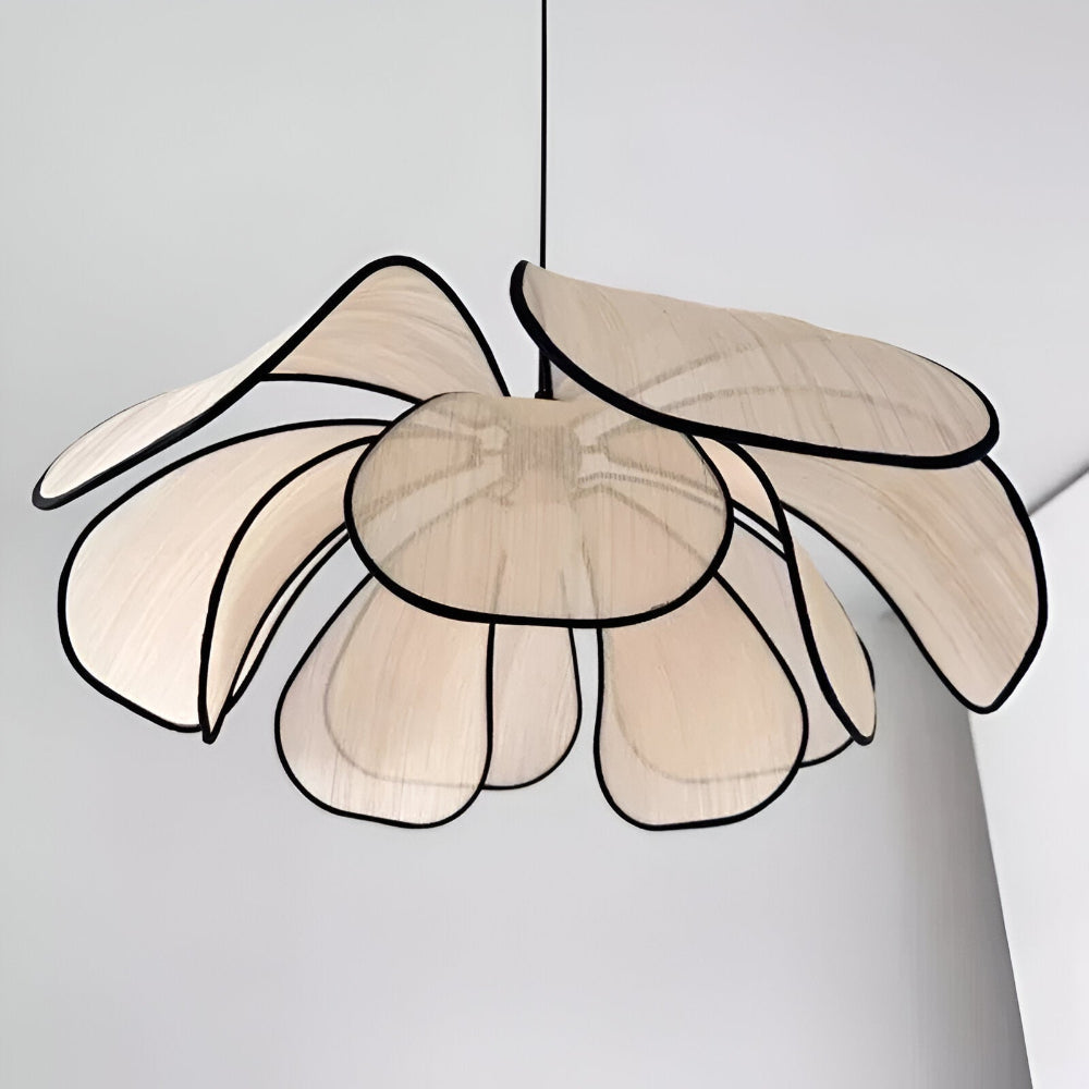 Elegantní závěsná lampa z přírodního proutí - přírodní dekorace a harmonické osvětlení