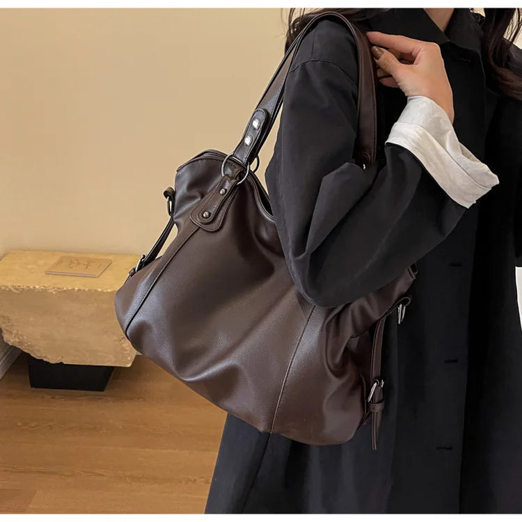 Zita | Stor Handväska i Mjuk Med Avtagbar Rem – Elegans Och Praktik 