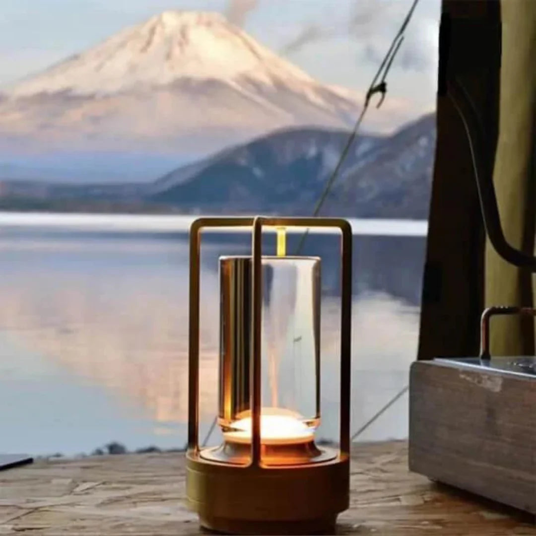 Genopladelig Bordlampe – Blødt Lys Og Tidløst Design 