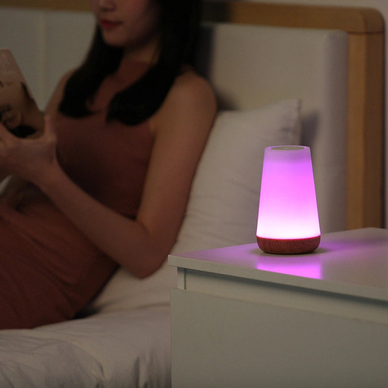 Moderne Nachttischlampe – Elegantes und funktionales Design 