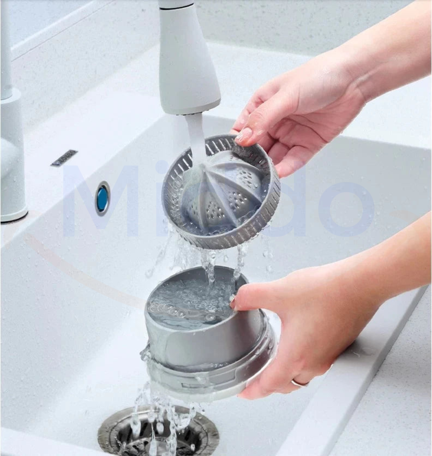 Compact Juice Extractor – Freshness and Flavor at Your Fingertips 