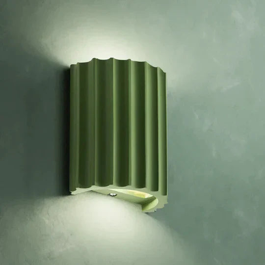 Moderní nástěnné svítidlo z pryskyřice – elegance a originalita 