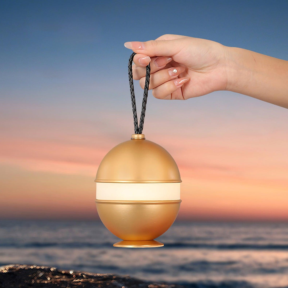 Genopladelig kuglelampe - elegant design og afslappende lys