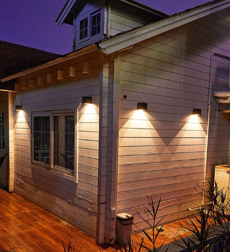 مصباح حائط شمسي خارجي يعمل بالطاقة الشمسية IP65 - إضاءة متينة وصديقة للبيئة