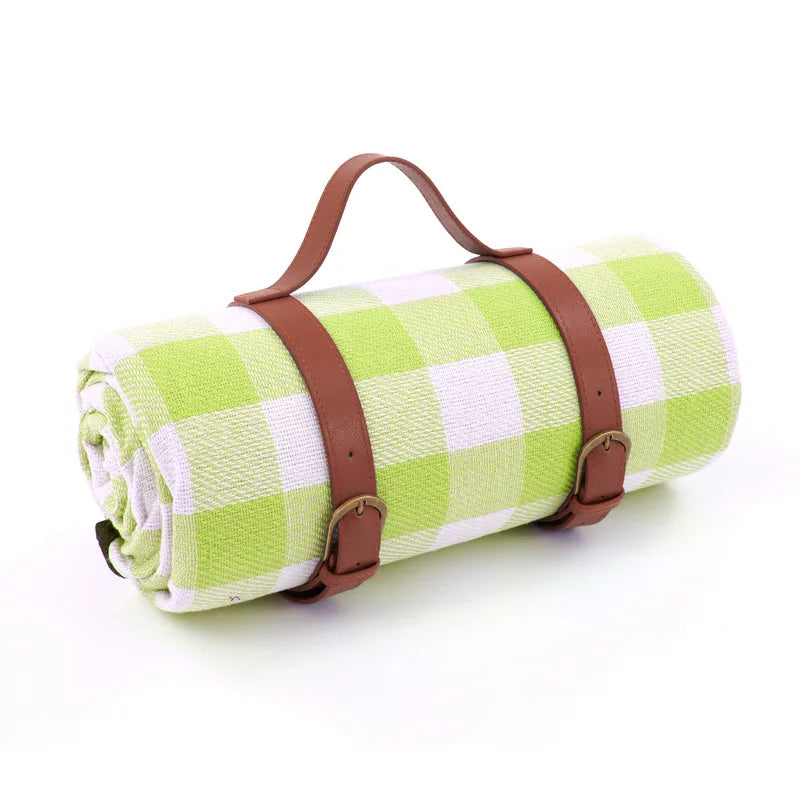 Waterproof Foldable Picnic Blanket – Classic Checkered Pattern 