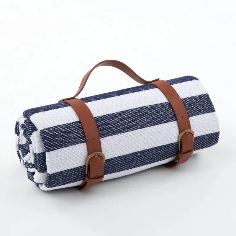 Waterproof Foldable Picnic Blanket – Classic Checkered Pattern 