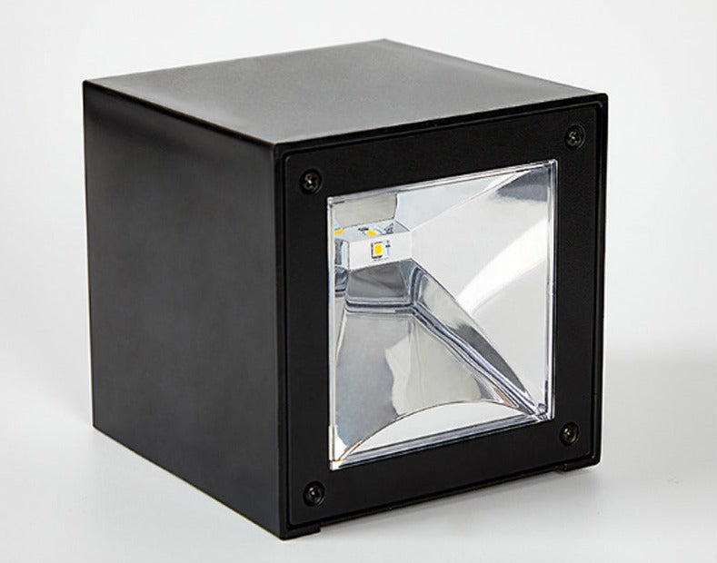 مصباح حائط شمسي خارجي يعمل بالطاقة الشمسية IP65 - إضاءة متينة وصديقة للبيئة