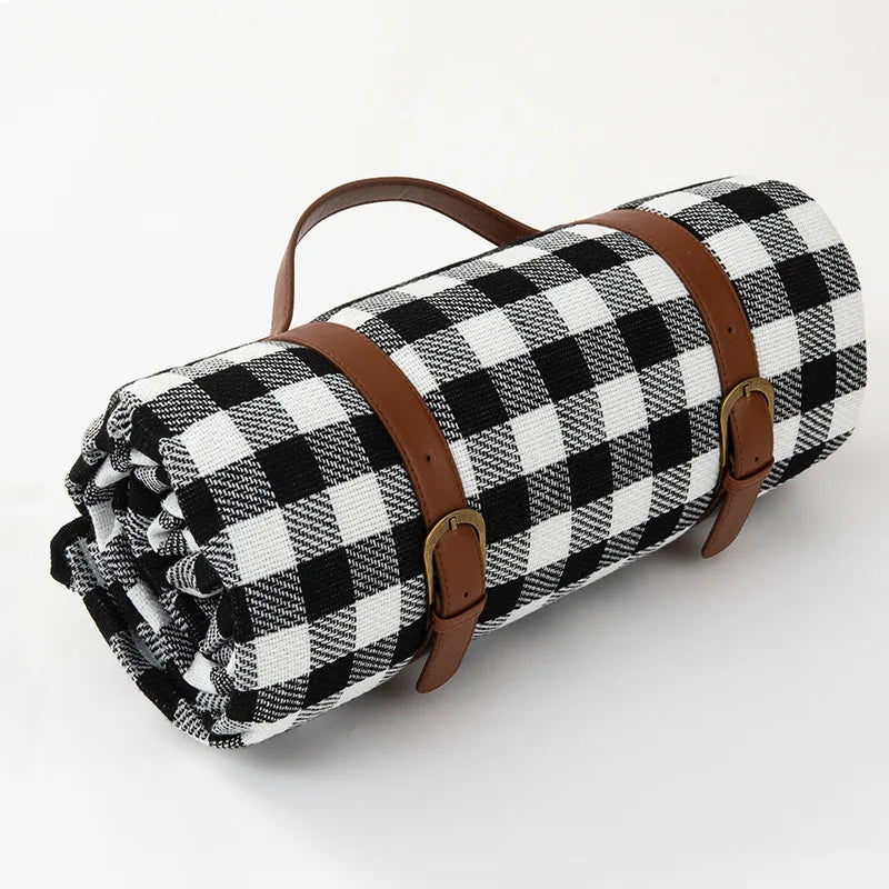 Waterproof Foldable Picnic Blanket – Classic Checkered Pattern 