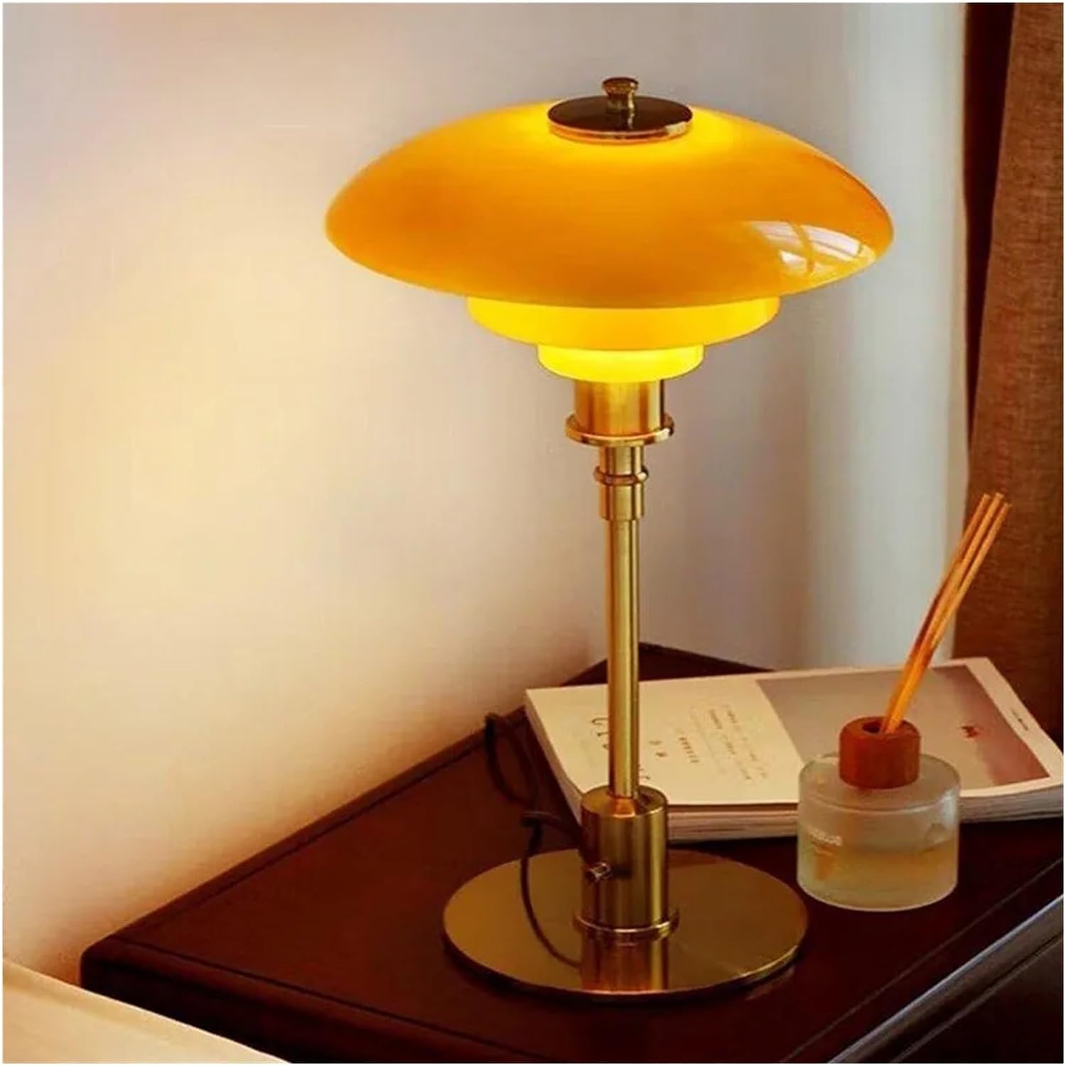 Scandinavian Style LED Table Lamp – Soft and Modern Light 