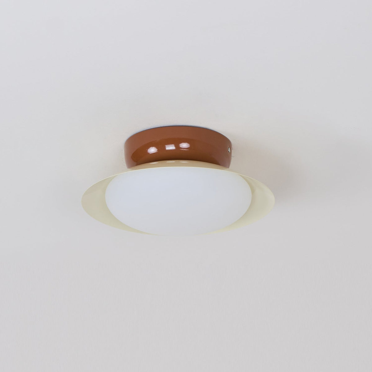 Plafoniera rotonda a LED - Bagliore naturale ed eleganza discreta