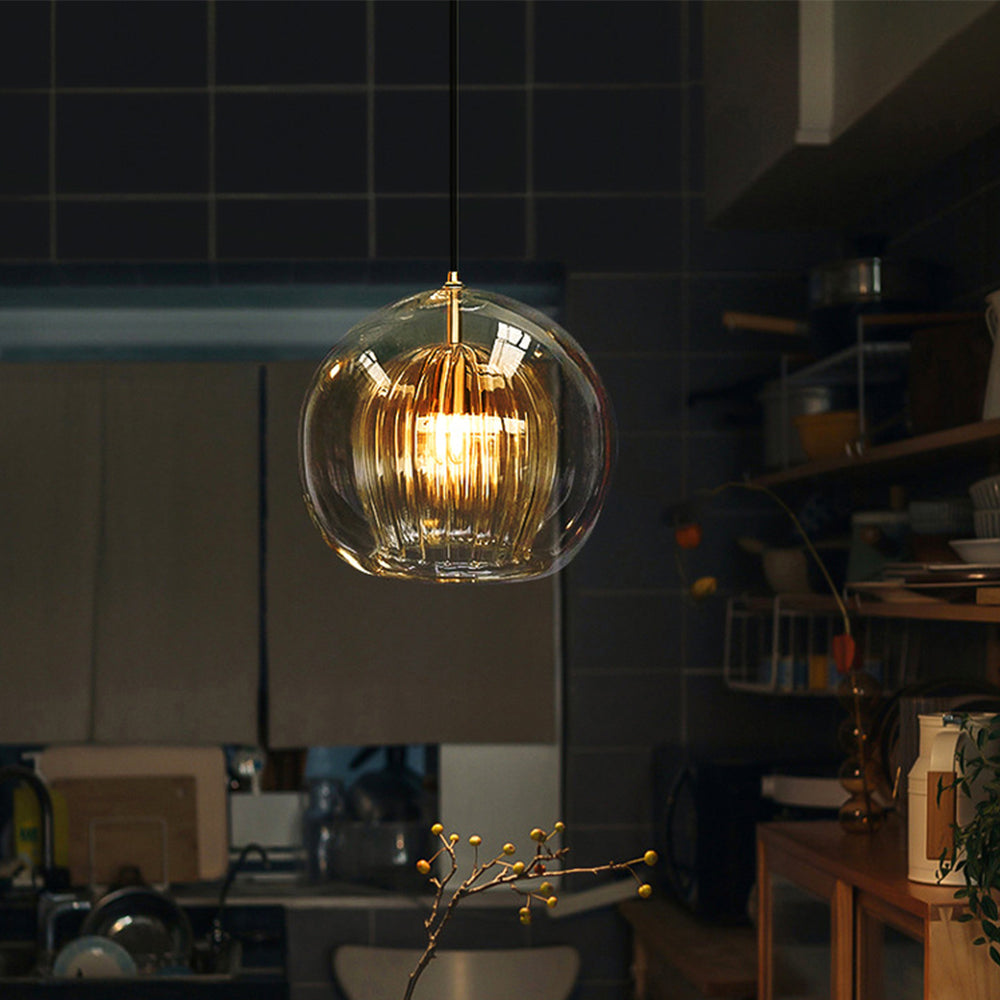 Elegant and Warm Glass Pendant Lamp – Style and Refinement 