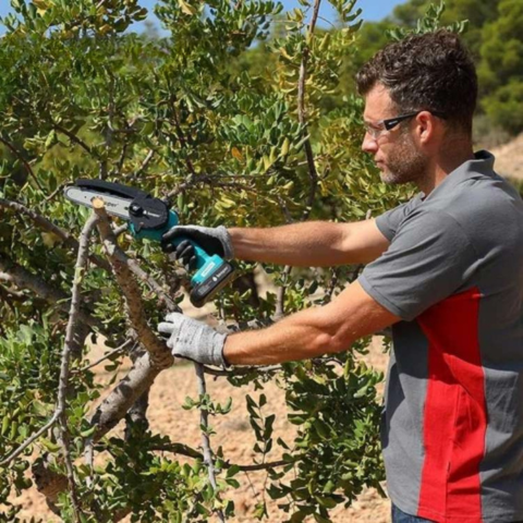 Sierra de Cadena Recargable – Portátil y Lista para Usar 