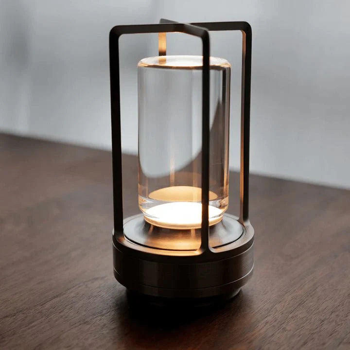 Genopladelig Bordlampe – Blødt Lys Og Tidløst Design 