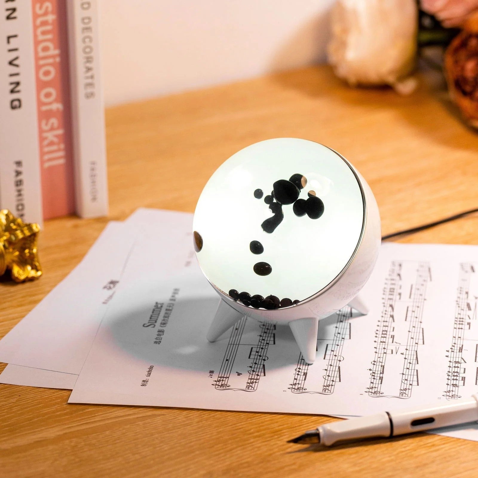 Interaktiv Dekorativ Lampa – Ljusspel och Unik Design 