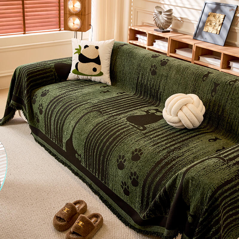 Protiskluzový potah na pohovku s motivem tlapek – ochrana a pohodlí 