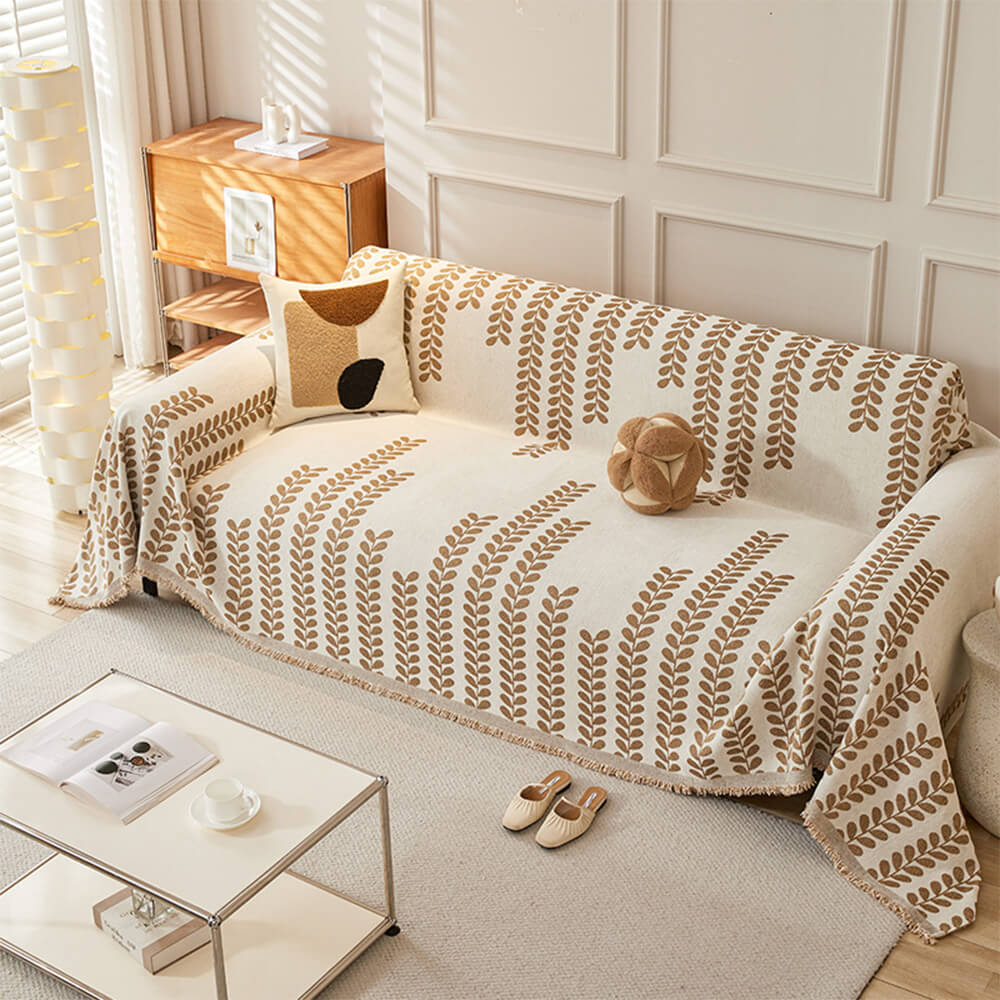 Povlak na pohovku s motivy listů a třásněmi – elegance a pohodlí 