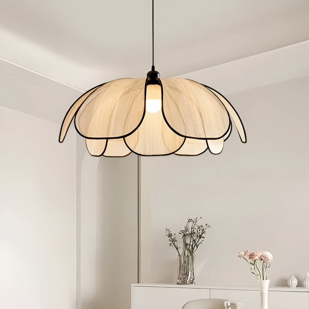 Elegantní závěsná lampa z přírodního proutí - přírodní dekorace a harmonické osvětlení