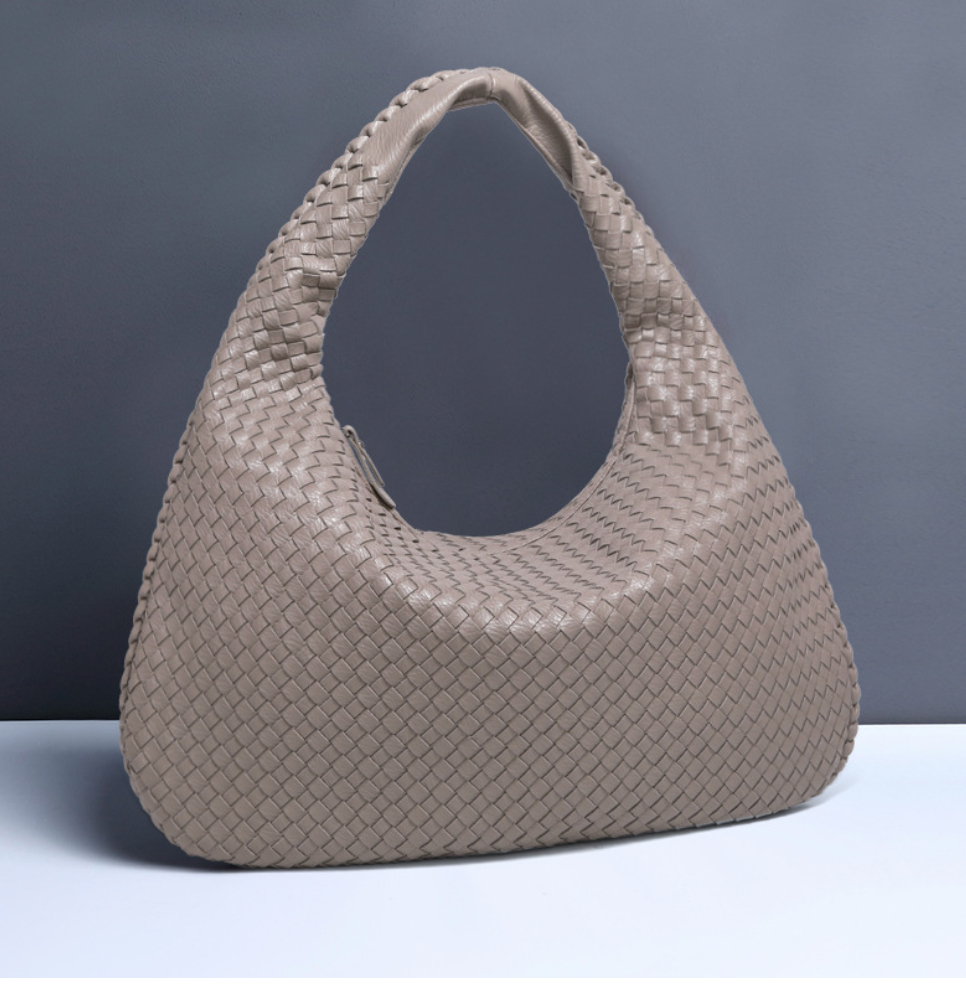 Josiane | Taška na ruku tkaná – remeselná elegancia a nadčasové čaro 