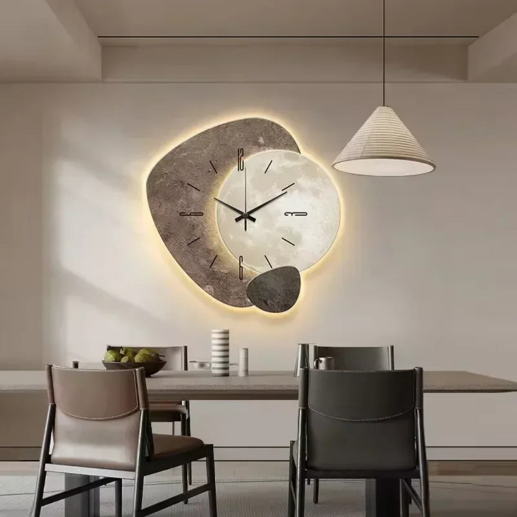 Nagy Falióra – Modern Dizájn és LED Hangulatvilágítás 